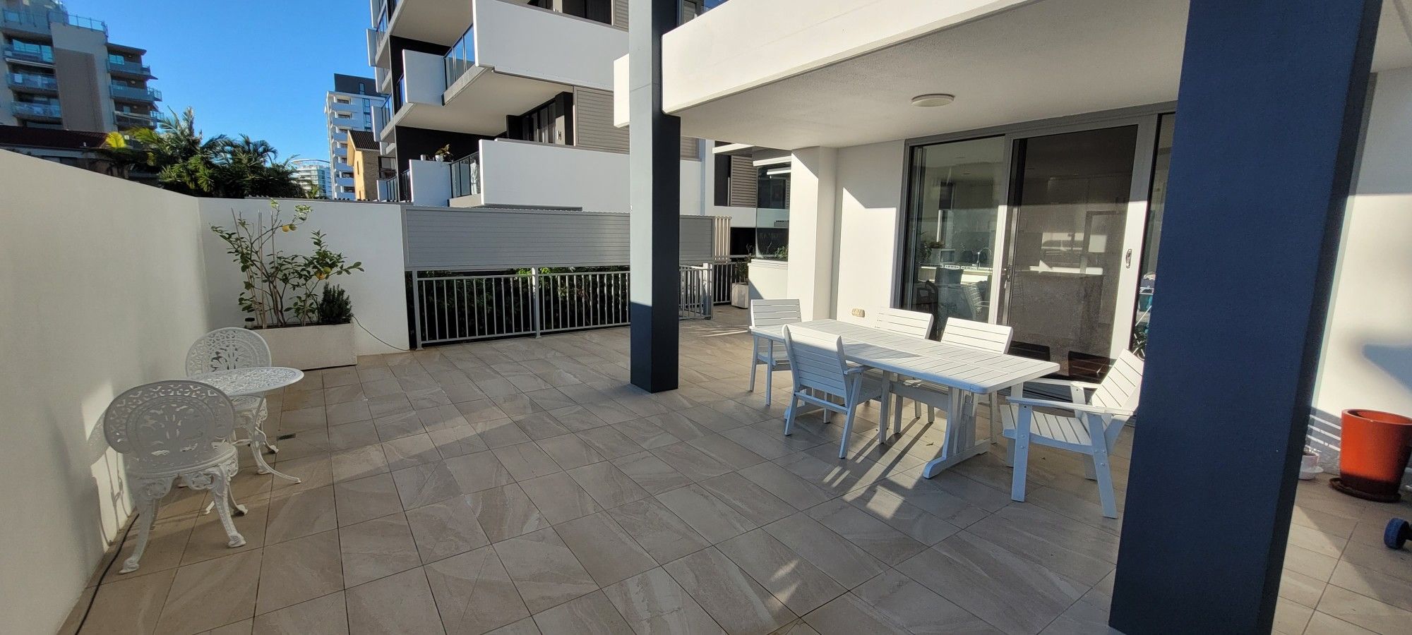 Modern 182m2 large 2BR ground floor apartment 80m from beach